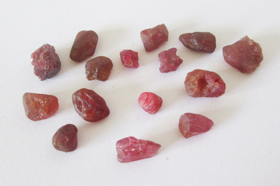 Red Mogok Spinel Rough Lot 25.90cts