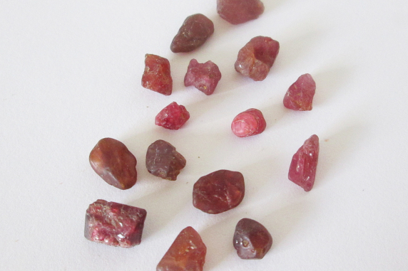 Red Mogok Spinel Rough Lot 25.90cts