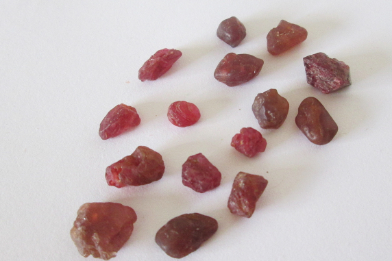 Red Mogok Spinel Rough Lot 25.90cts