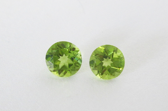 Peridot 6mm round pair 2.00cts