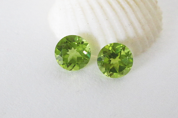 Peridot 6mm round pair 2.00cts