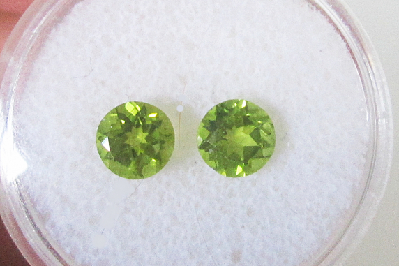 Peridot 6mm round pair 2.00cts