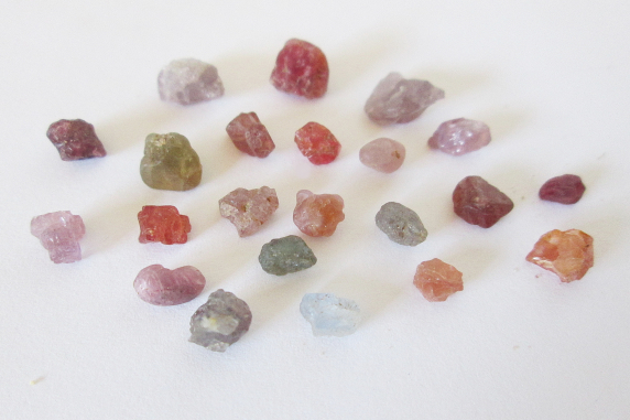 Mixed Color Rough Spinel 25.00cts