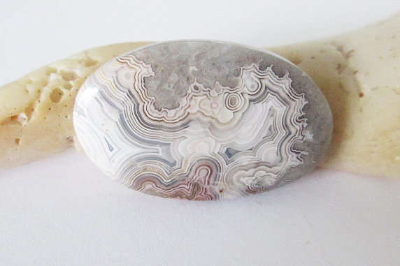 Crazy lace agate oval cabochon 21.70cts