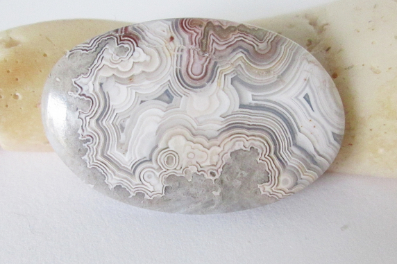 Crazy lace agate oval cabochon 21.70cts