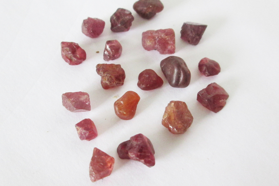 Red Mogok Spinel Rough Lot 25.40cts